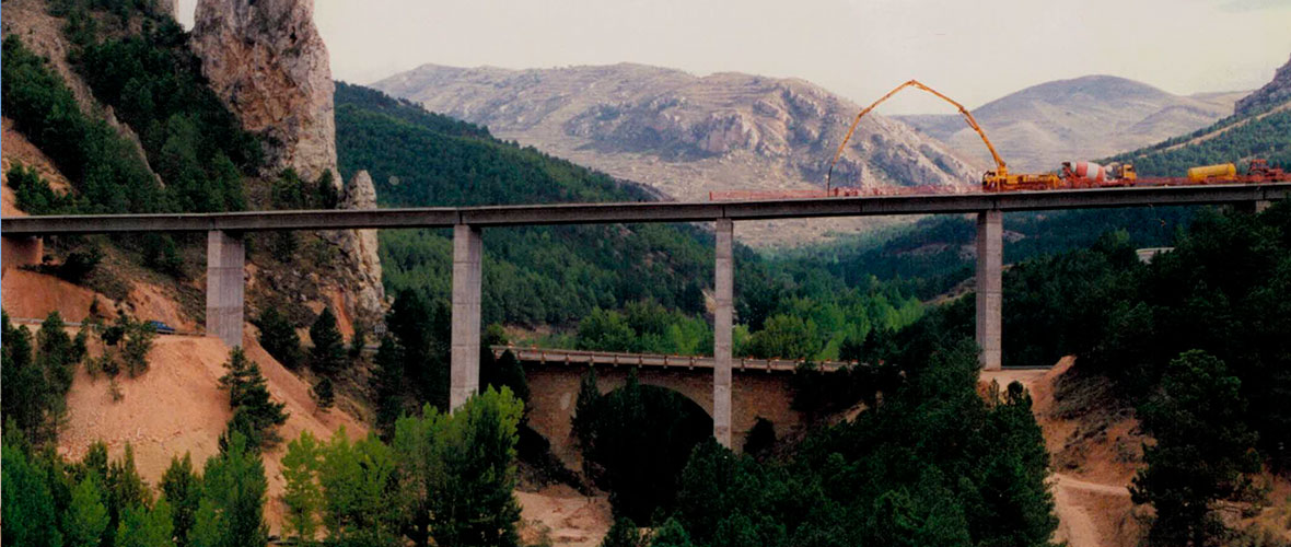 Viaducto Sobre Rio Ancho -Montalban-.